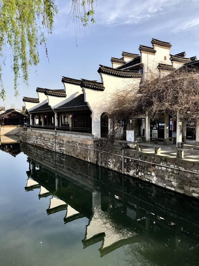 官方辟谣“重庆多地将发生地震”：经重庆市地震局核实，该信息为虚假信息